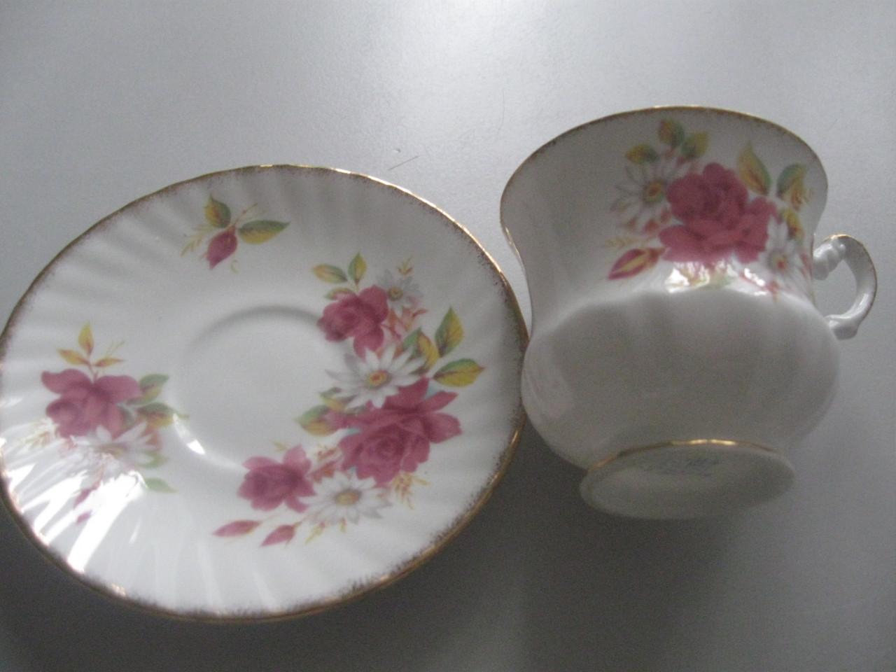 4 porselein kop en schotels