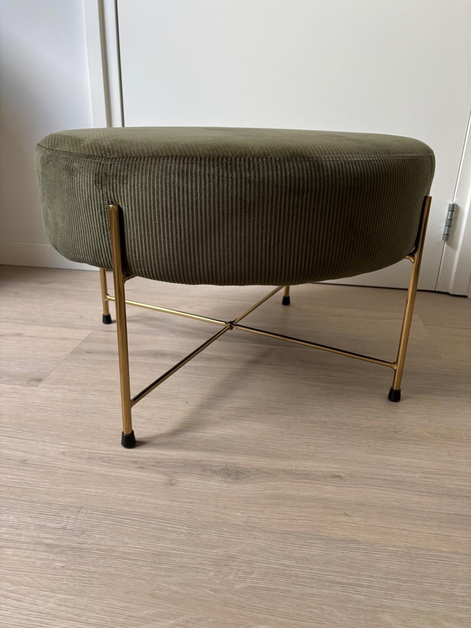 Groene poef met gouden poten