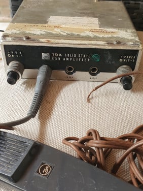 Zeldzame TOA solid state car amplifier CA 710 met microfoon...