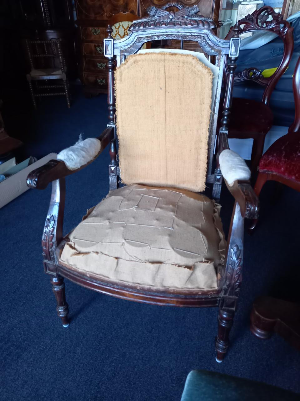 Oude kast en stoeltjes