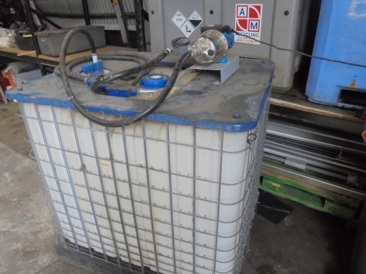 Lege (  AD Bleu ) opslag tank met elektrische  pomp compleet