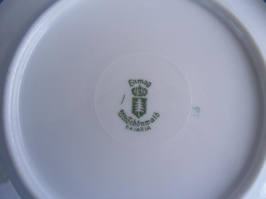 6 BORDJES  [ 1 IS EEN HEEL KLEIN STUKJE AF ]