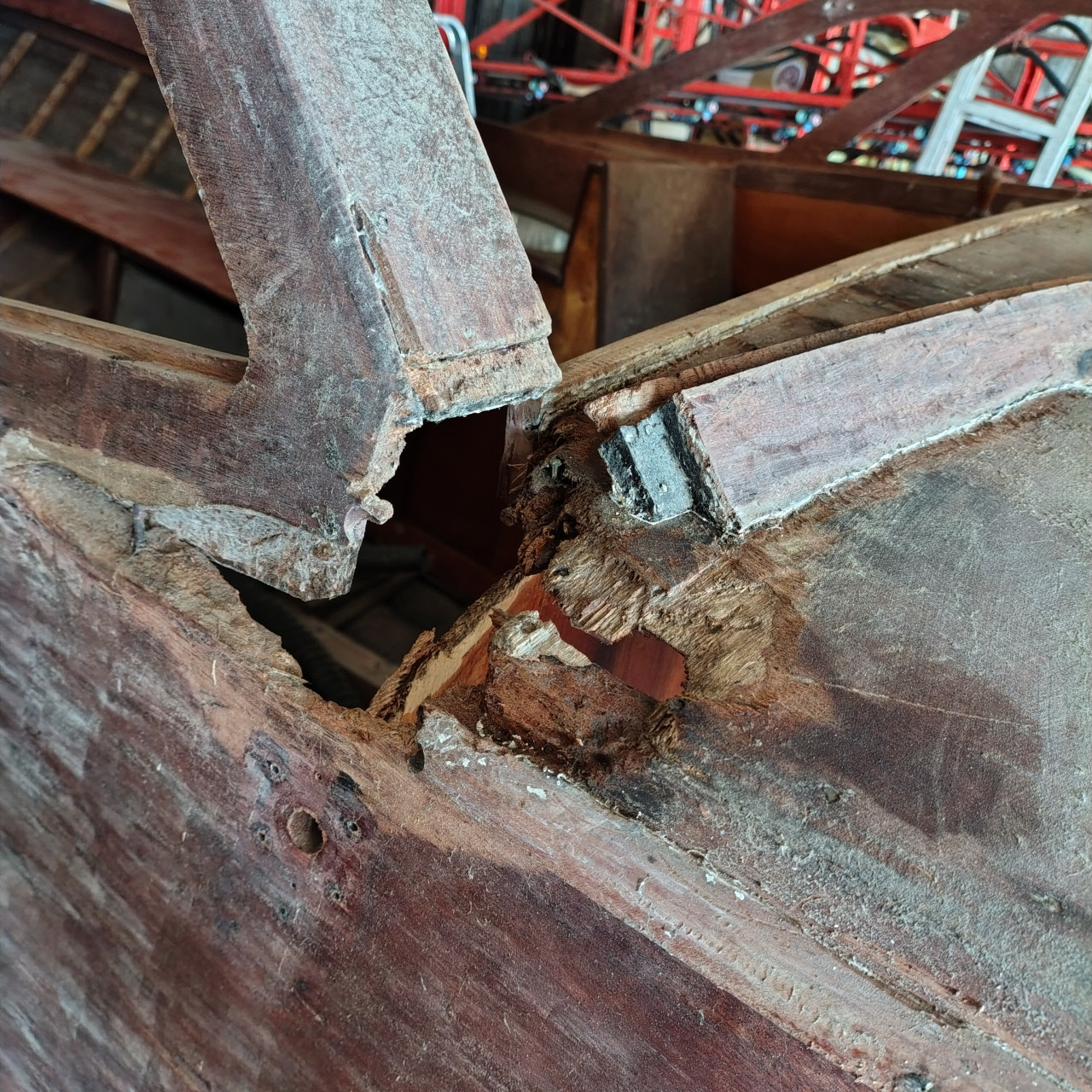 Zweedse spitsgatter 8m mahonie/eiken – opknapper
