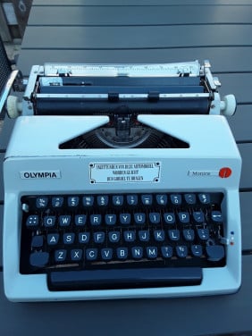 Te koop een Olympia typmachine