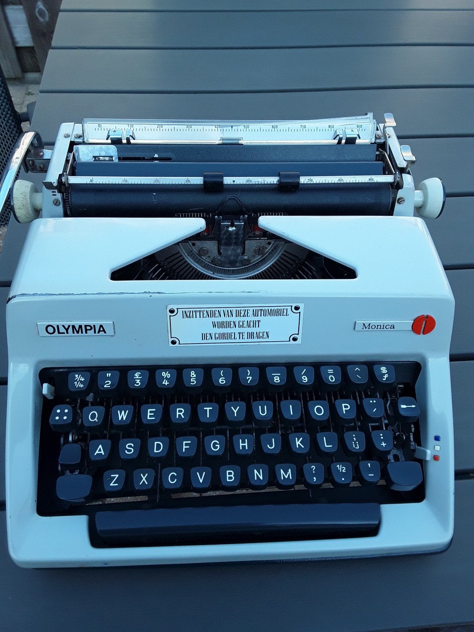 Te koop een Olympia typmachine