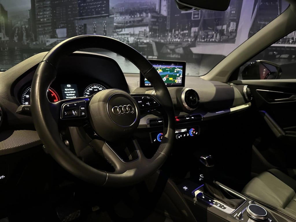 Audi Q2 35 tfsi business edition *navi*led*leer*trekhaak*