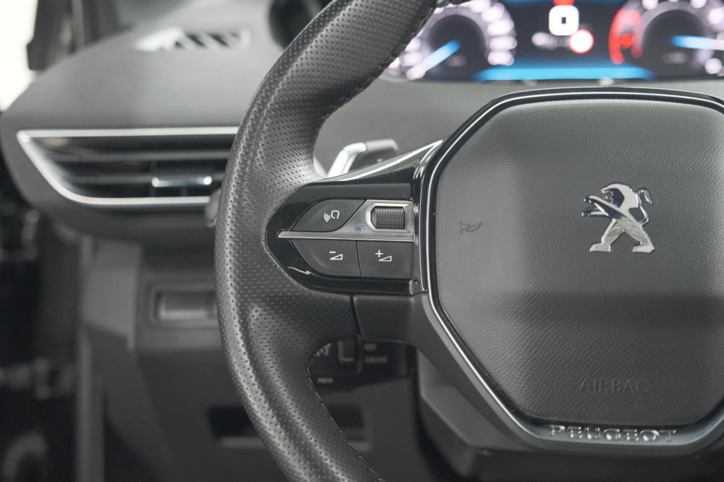 Peugeot 3008 1.6 puretech 180 gt | panoramadak | adaptieve cruise control |