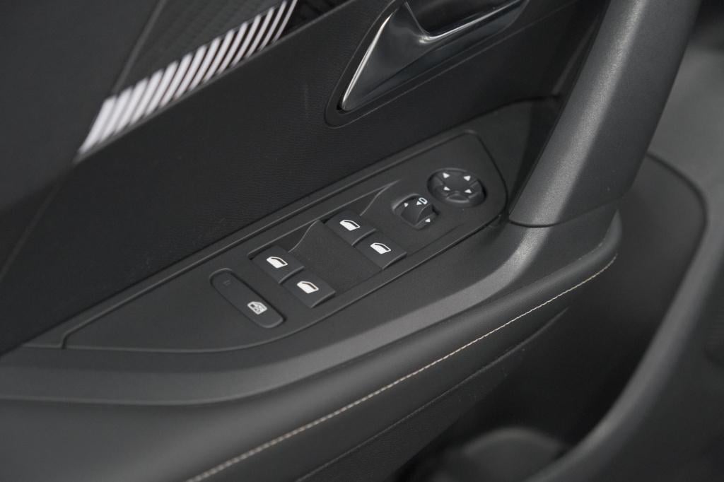Peugeot 2008 puretech 130 eat8 allure | 360 camera | adaptieve cruise contr