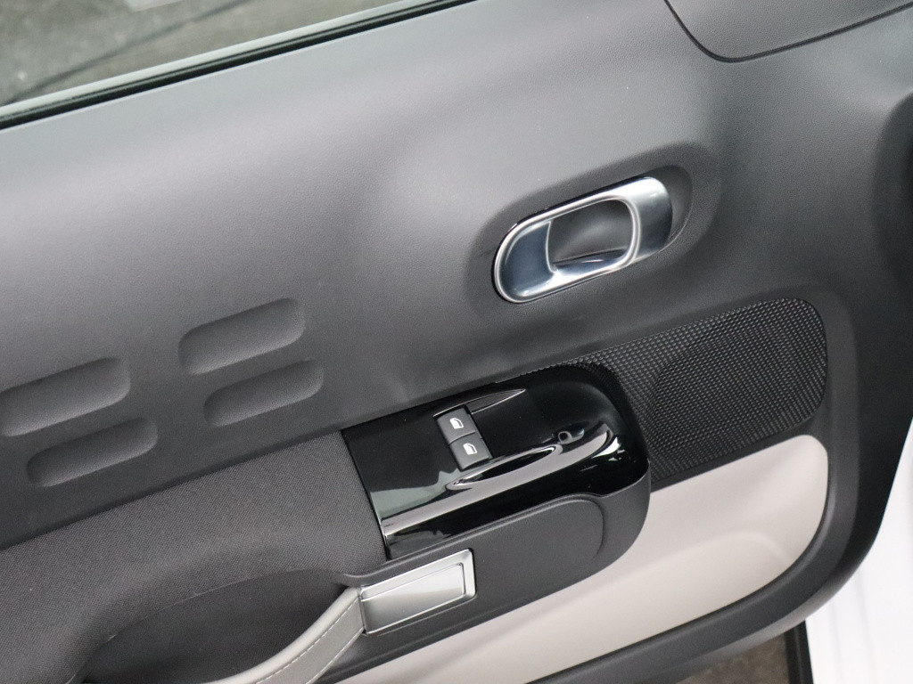 Citroen C3 puretech 83pk c-series | navigatie | climate control | apple car
