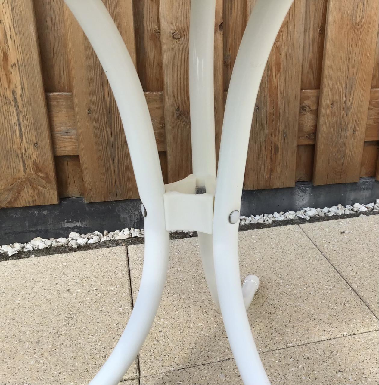 4 Kunststof tuinstoelen met kussens + tafeltje