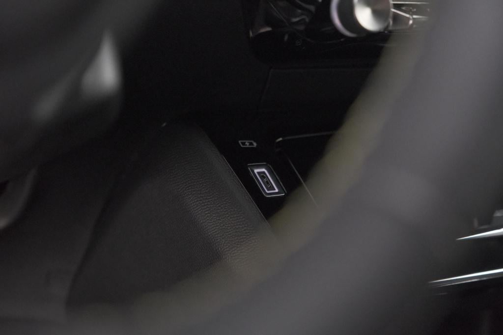 Peugeot 2008 1.2 hybrid 136 gt | camera | apple carplay | parkeersensoren |