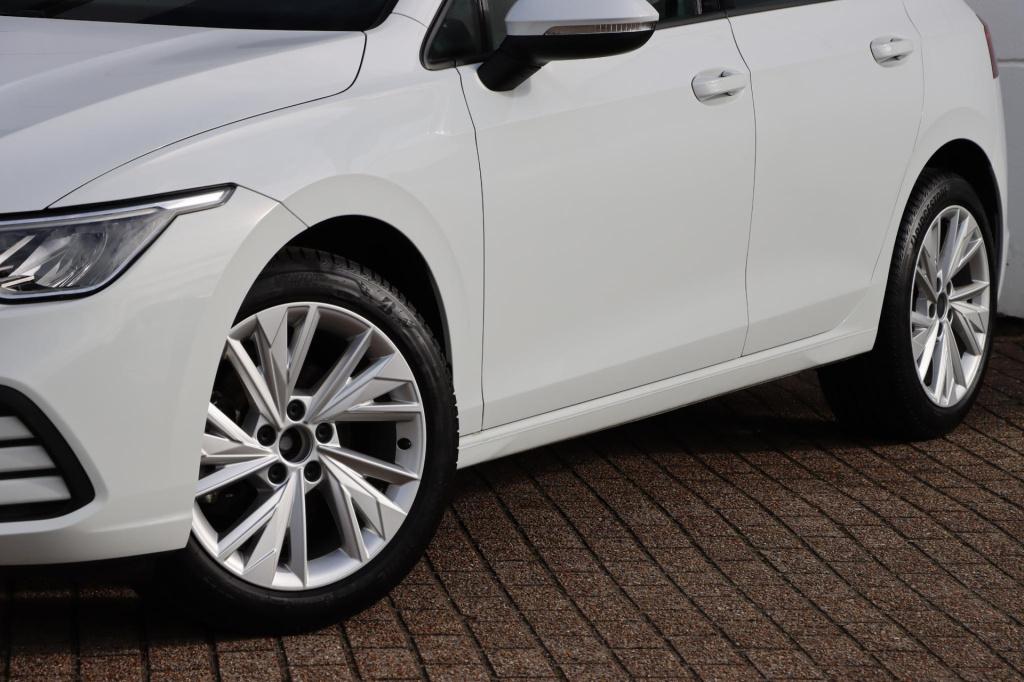 Volkswagen Golf 1.5 tsi life 130pk