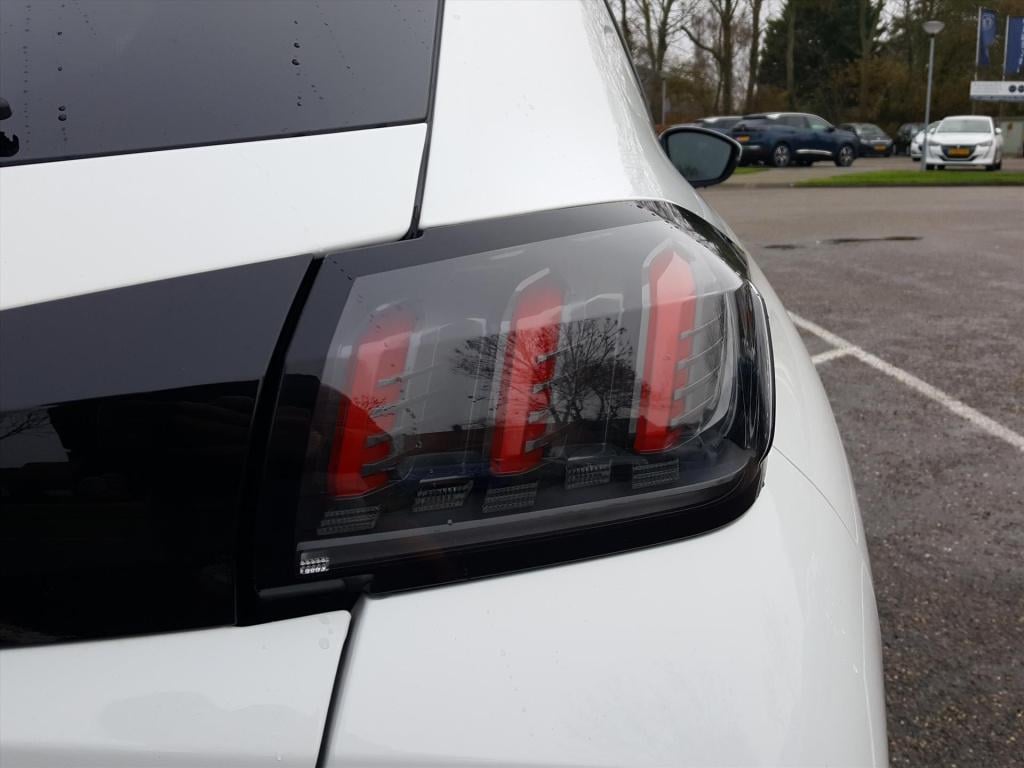 Peugeot 208 1.2 puretech 100pk allure pack navigatie | apple carplay & andr