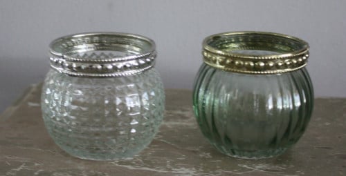 Set van 2 theelichtn wit en groen glas