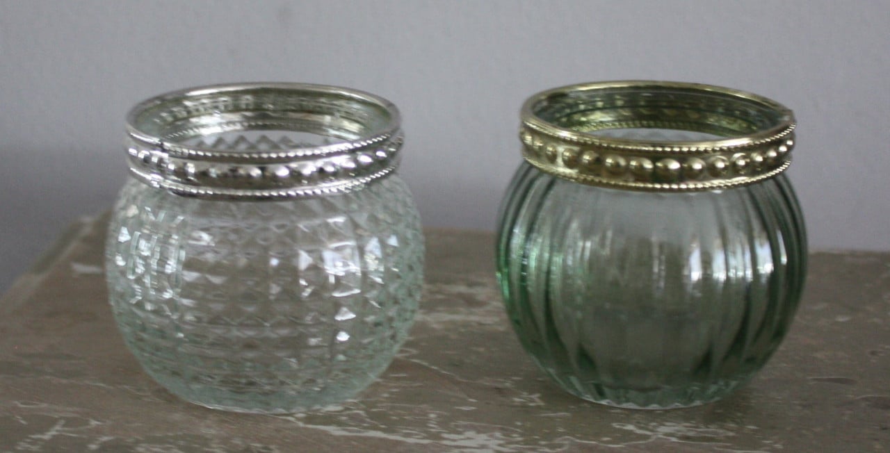 Set van 2 theelichtn wit en groen glas