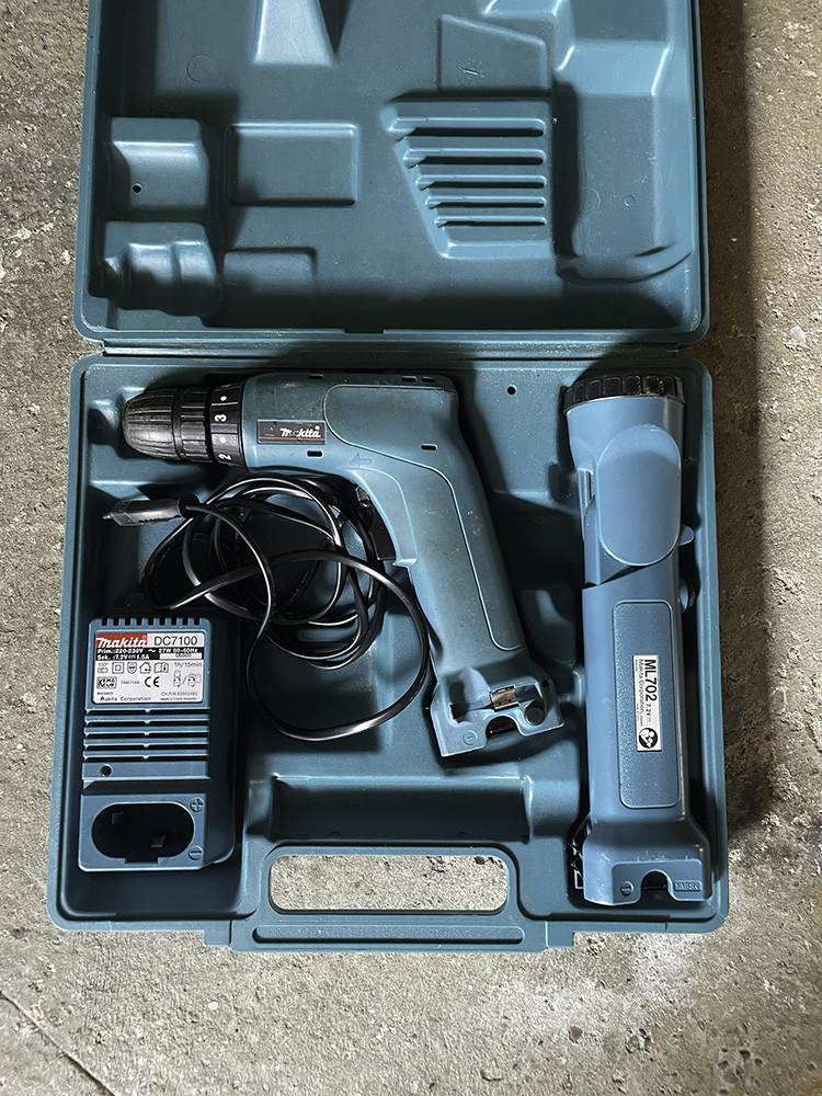 Te koop Makita boormachine en lamp 7,2 volt