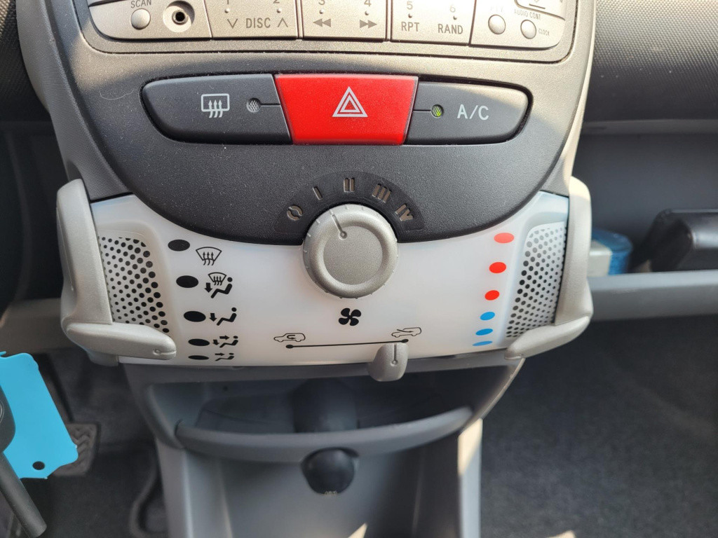 Toyota Aygo 1.0-12v dynamic blue airco