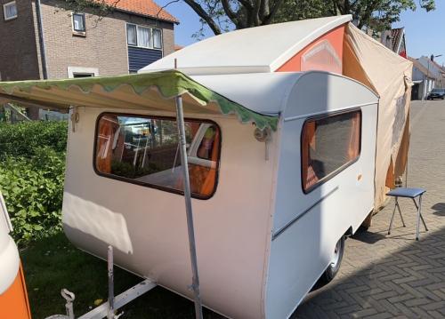 Kip kuiken caravan bouwjaar 1965