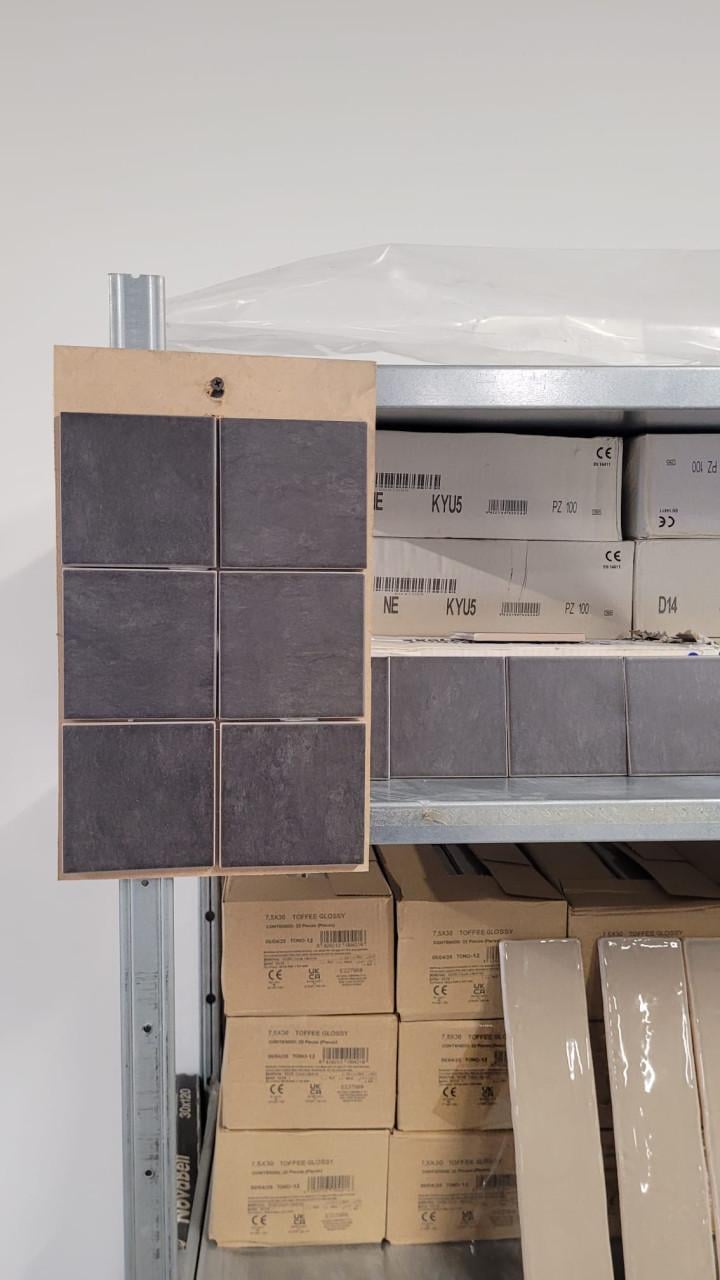 3035-389 Mat zwarte wandtegels, 10x10 cm, 34,95 per m²