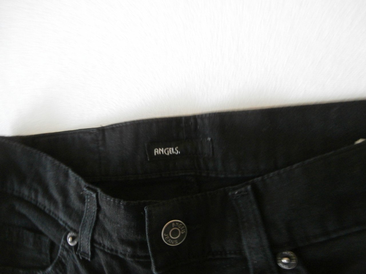 Nieuwe  Damesbroek  Kleur Zwart  Merk  ANGELS  voor  € 9,95