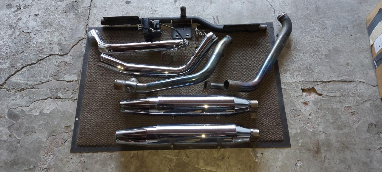 Orginele uitlaatset voor HD softail herritage classic.
