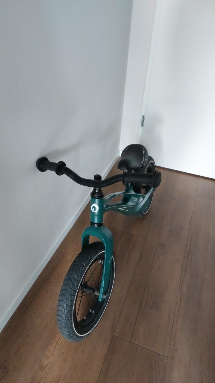 Groene loopfiets lionelo bart air