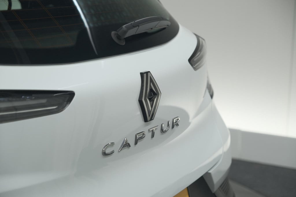Renault Captur mild hybrid 160 evolution | camera | apple carplay | stoelve