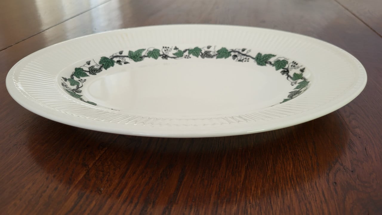Wedgwood Stratford serveerschaal ovaal 30 x 23 cm