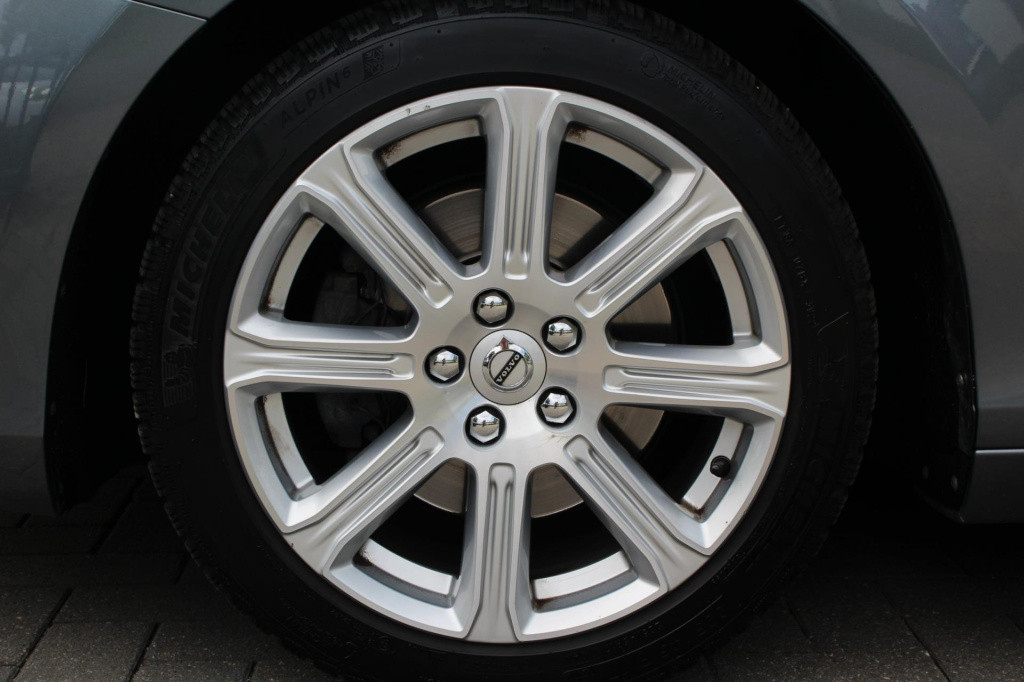 Volvo V40 2.0 t2 inscription - 122pk - leder - 17inch - navi - full led - c