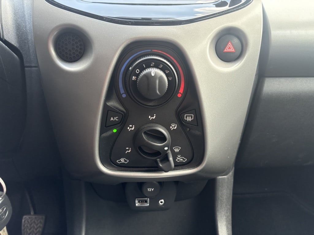Toyota Aygo 1.0 vvt-i x-play // 1e eigenaar // 16.000km! //