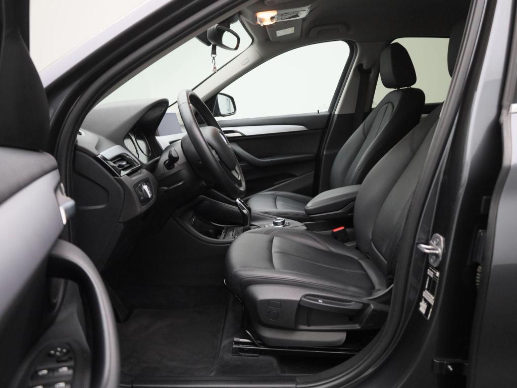 BMW X1 sdrive18i business edition plus | automaat | lmv | trekhaak | parkee