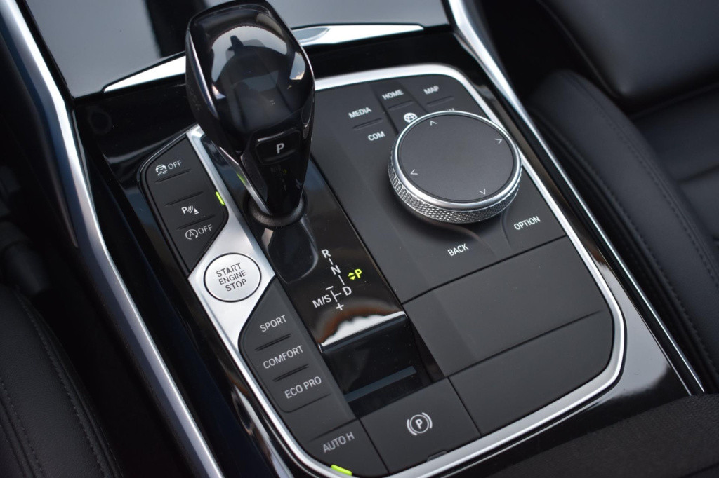 BMW 3-serie 320i high executive | harman kardon | schuif kanteldak | leder 