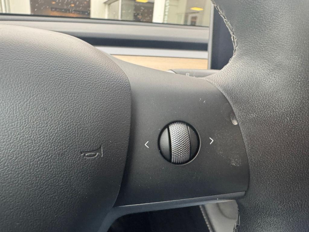 Tesla Model Y long range awd 75 kwh