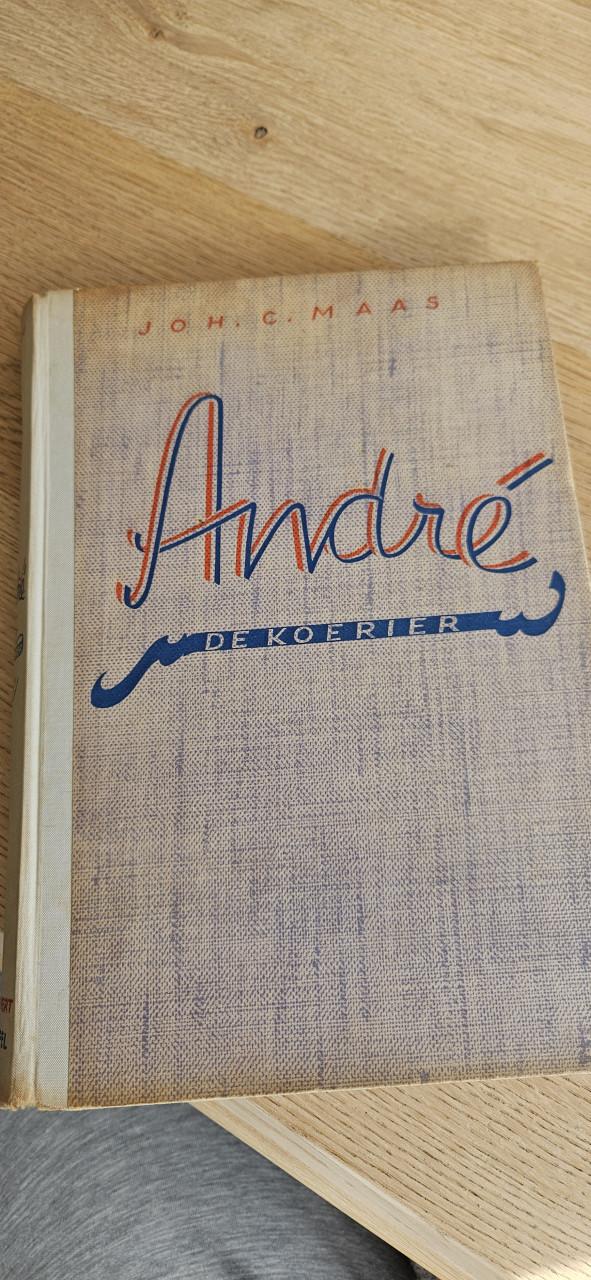 Boek André de koerier van Joh. C. Maas