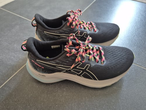 Asics trailschoenen maat 39