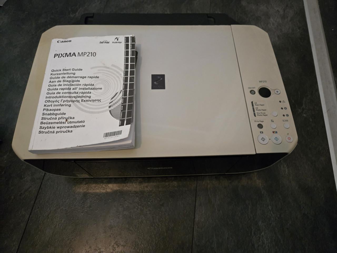 Canon PIXMA MP210 alles-in-één inkjetprinter. Ouder model, maar werkend.