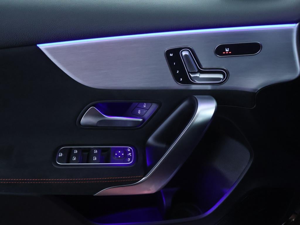 Mercedes-Benz A-Klasse 180 business solution amg | panoramadak | memory pak