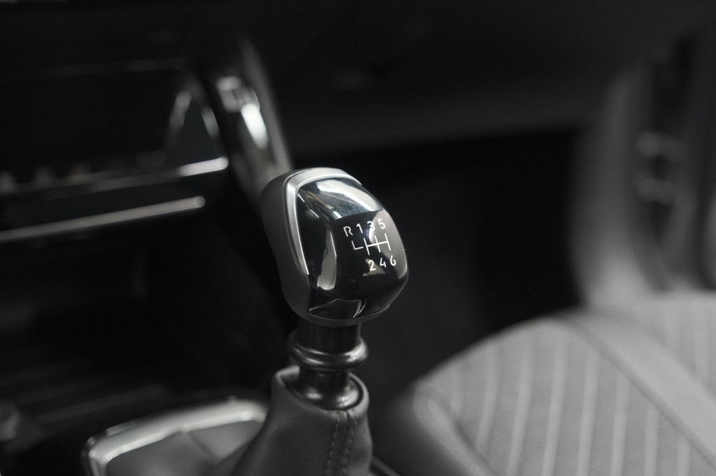 Peugeot 208 puretech 100 allure | 360 camera | dodehoekdetectie | apple car