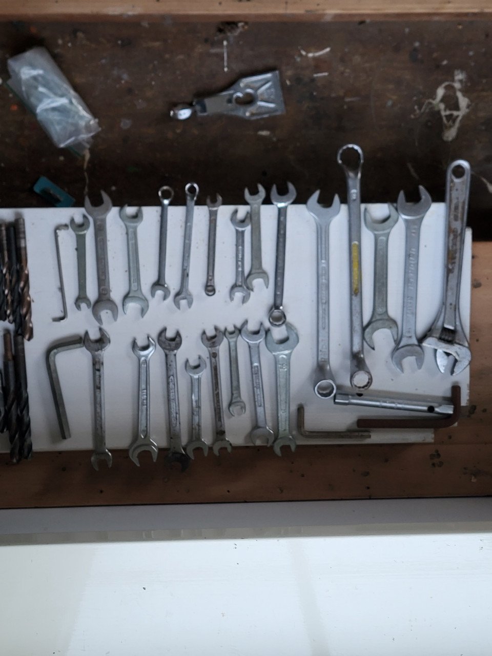 Diverse sleutels en boren