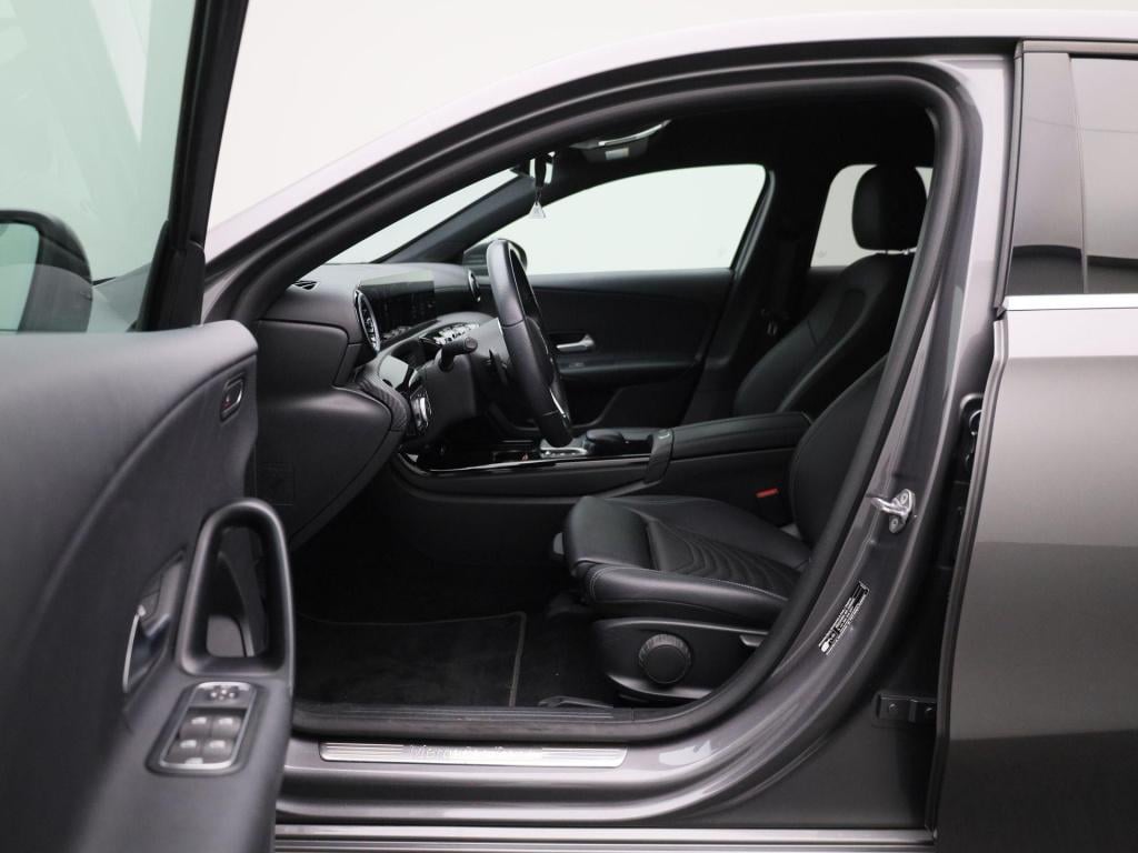 Mercedes-Benz A-Klasse 180 business solution | automaat | navigatie | achte