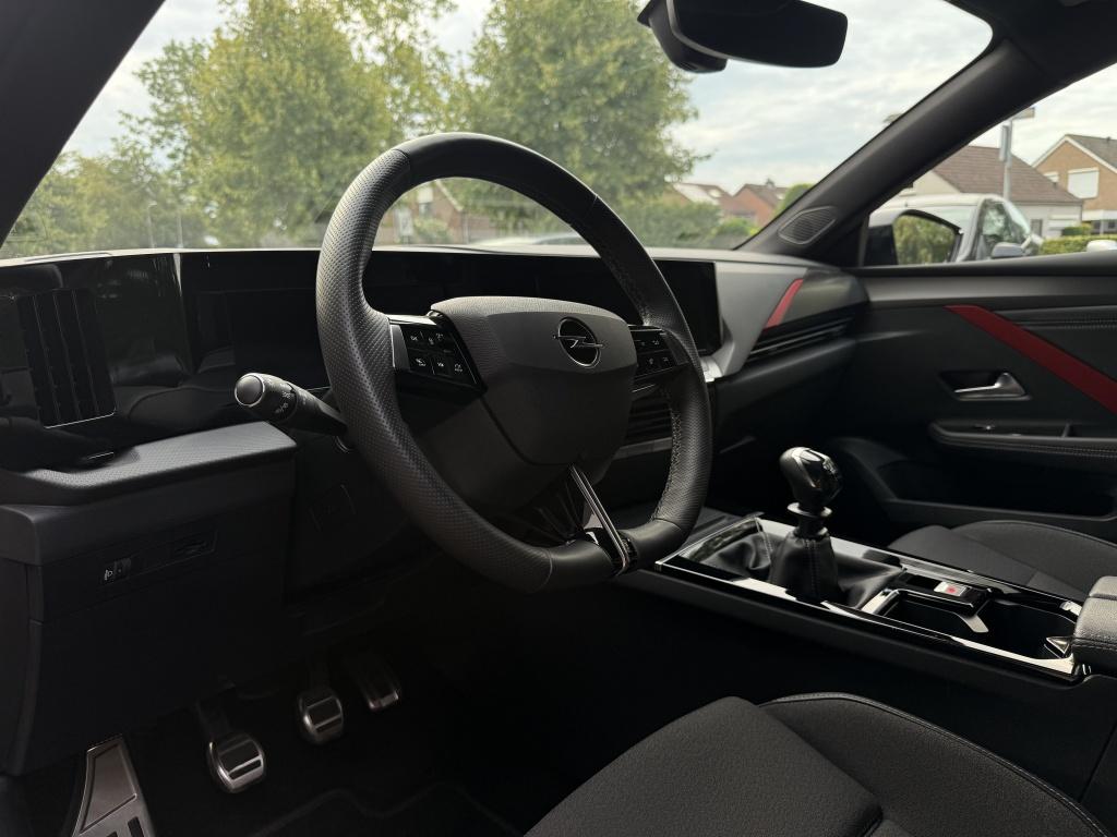 Opel Astra 1.2 gs line