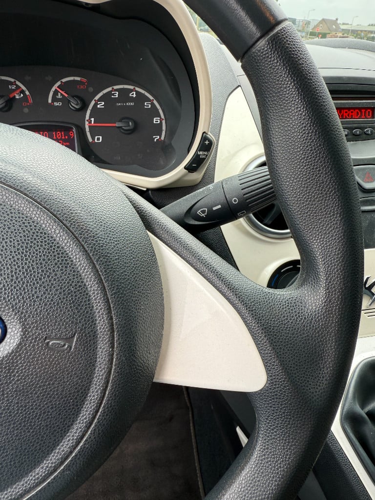 Ford KA 1.2 - titanium - airco