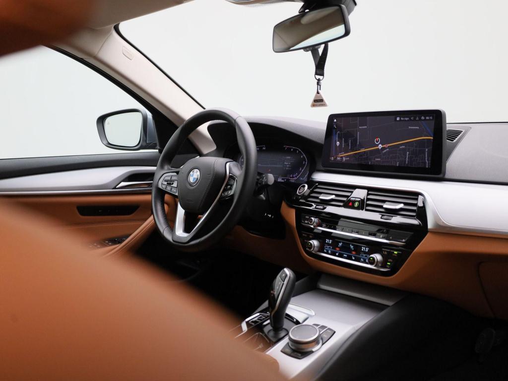 BMW 5 Serie touring 520i business edition plus | automaat | lmv | navigatie
