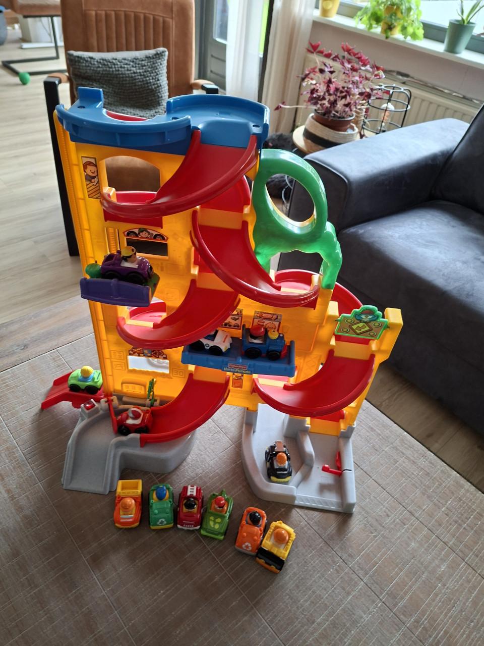 Little  people garage