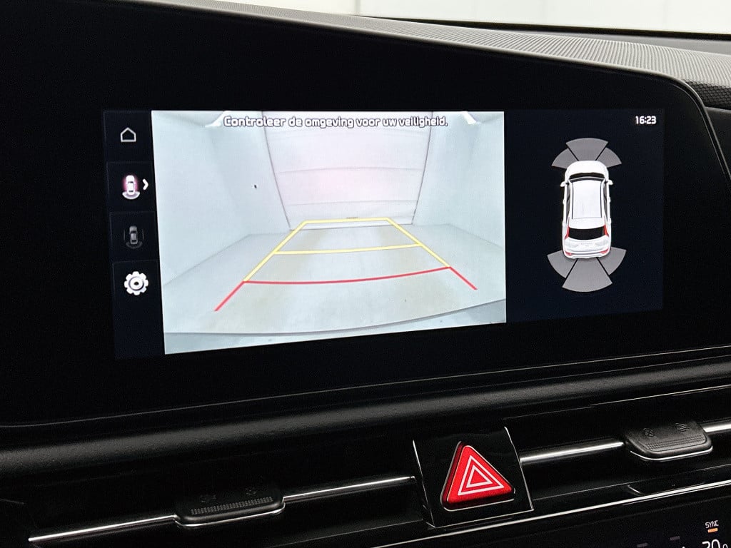 Kia Niro Ev air 64.8 kwh | company car | 10 jaar garantie | parkeercamera |