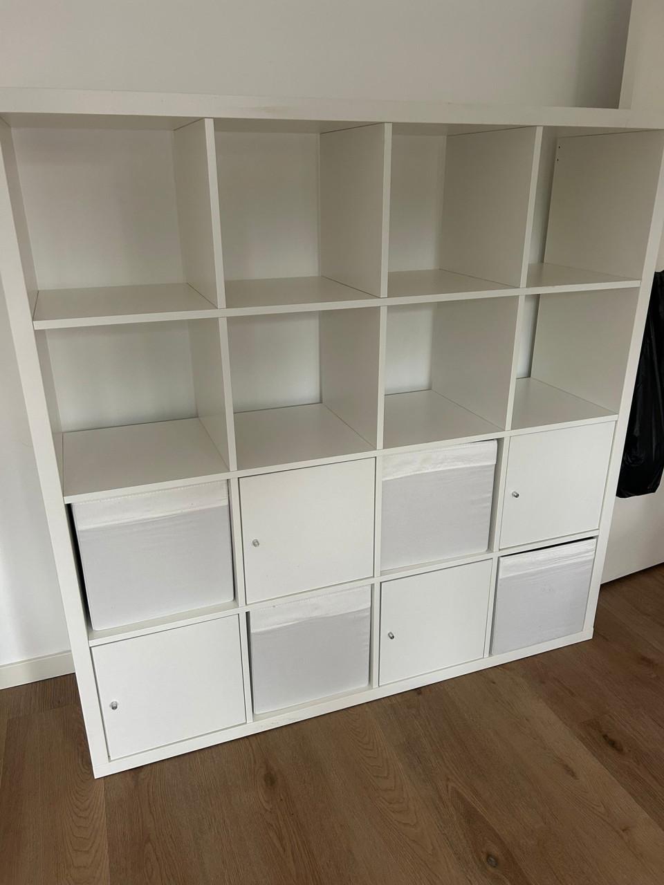 Kast, bed en vakkenkast