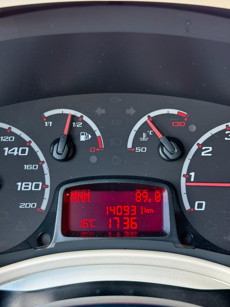 Ford KA 1.2 titanium - airco - nieuwe distributie