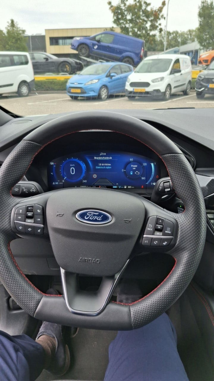 Ford Kuga 2.5 phev st-line aut. | winterpack | navigatie | climate control 