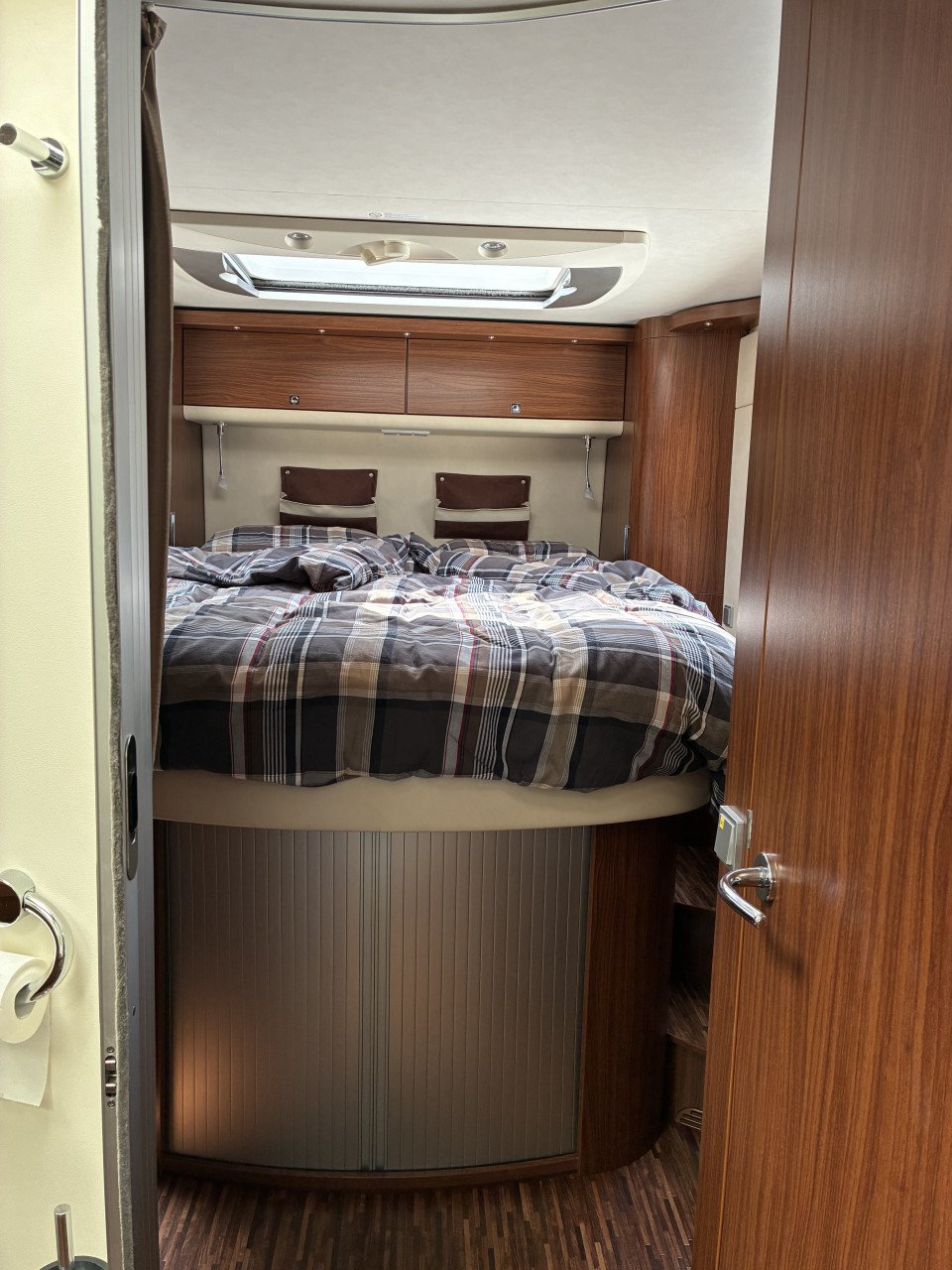 Hymer S840 Mercedes Automaat 58.000 km. Levelsysteem Queensbed + Hefbed