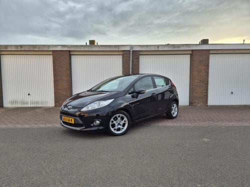 Ford Fiesta 1.25 titanium / dealeronderhouden / voorruitverwarming / stoelv